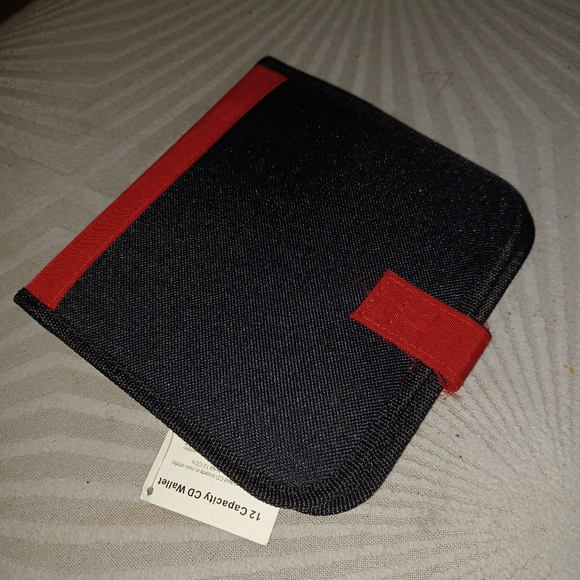 CD/DVD Holder ~ Nylon ~ 12 Disc Capacity ~ Classic Wallet ~ Black & Red - Picture 2 of 4
